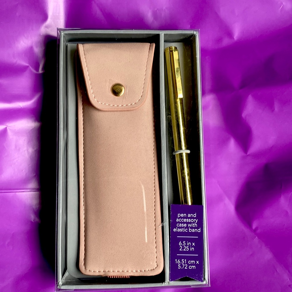 NWT Pen and accessory case 💖⭐️⭐️⭐️⭐️⭐️